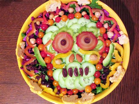 Vegan Eats and Treats!: Day of the Dead Salad!