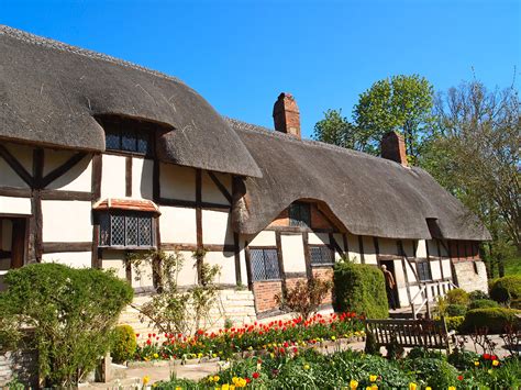 Anne Hathaway's Cottage, Stratford-upon-Avon | Anne hathaway's cottage, English cottage, Cottage