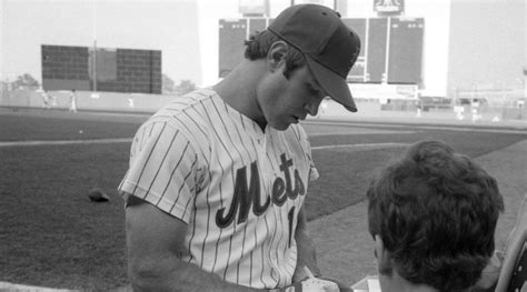 Former Mets All-Star Catcher John Stearns Dies