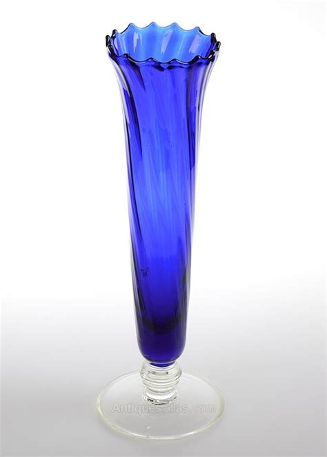 Antiques Atlas - Antique Cobalt Blue Glass Bud Vase as645a488 / YAG0507 ...