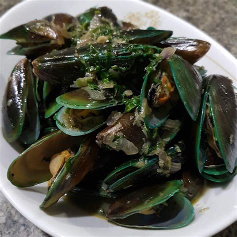 [Recipe] Tahong na may bawang, luya, at dahon ng sili (Mussels cooked ...