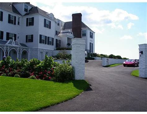 Report: Taylor Swift Buys Oceanfront Manse in Rhode Island - Zillow ...