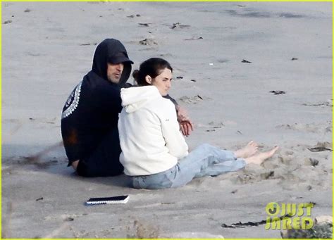 Shailene Woodley & Aaron Rodgers Cuddle Their Dog at the Beach in Cute ...