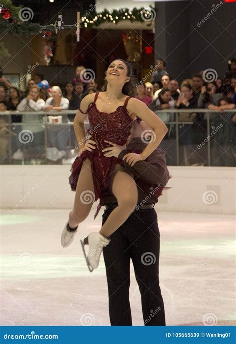 Nice Pair Figure Skating Perform Movements on Galleria Editorial Stock ...