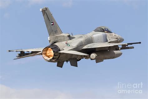 An F-16e Desert Falcon Of The United Photograph by Rob Edgcumbe - Fine ...