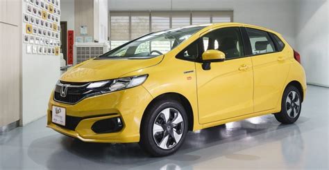 Honda Fit Hybrid Review - Small, Smooth, Super-efficient - A Small ...