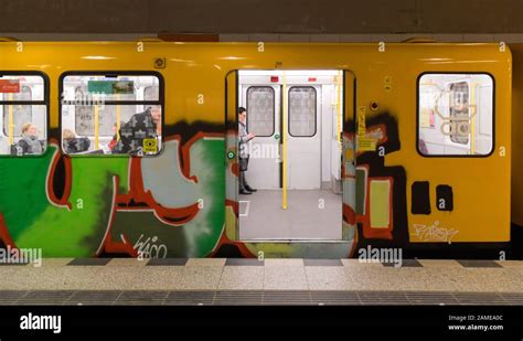 Graffiti, U-Bahn, Berlin, Deutschland Stock Photo - Alamy