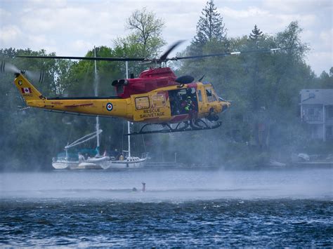 Help! | On-water Helicopter Rescue by CFB Trenton's 424 Squa… | Flickr