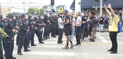 PHOTO OF THE DAY: Los Angeles Protestors – Los Angeles Sentinel