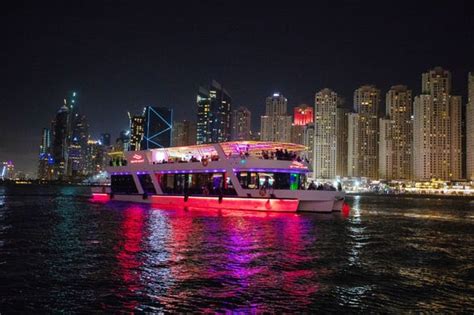 Dubai Marina Dinner Cruise - Introducing Dubai