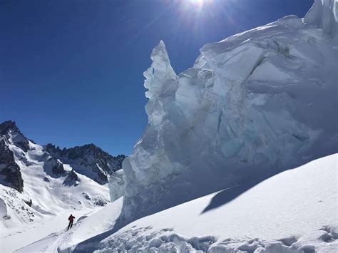 Off piste skiing in the Vallee Blanche, in Chamonix. 1-day trip. SNGM leader