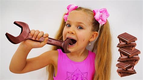 Diana and Roma staged a chocolate challenge - One News Page VIDEO