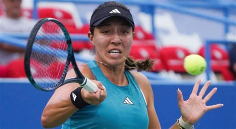 Pegula beats Sakkari, improves to 3-0 at WTA Finals