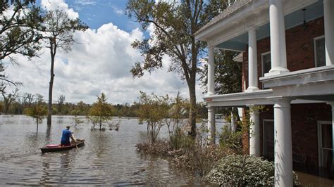 Engineers tried to tame the Mississippi River. They only made flooding ...