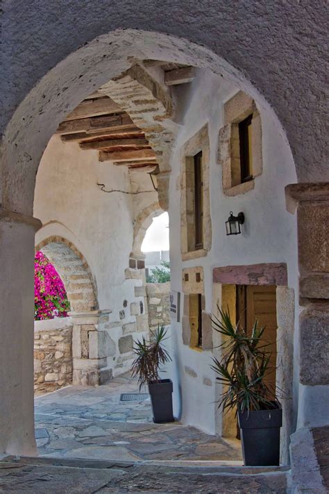 Naxos Hiking Tour at the Medieval Castle | Grekaddict.com