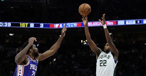 Bucks Rumors: Khris Middleton Had MRI on Knee Injury, Will Rehab Ahead of Playoffs | News ...