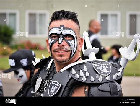 Oakland raiders fans hi-res stock photography and images - Alamy