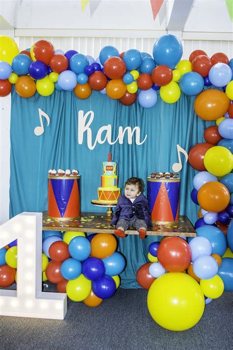 Music inspired first birthday party — Fun and confetti