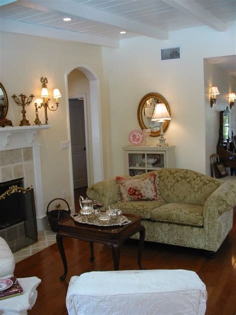 Nantucket Style Cottage Living Room, Tarzana, CA - Farmhouse - Living Room - los angeles - by ...