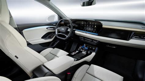 2025 Audi Q6 e-tron Has a Dash Dedicated to Displays, Augmented-Reality HUD