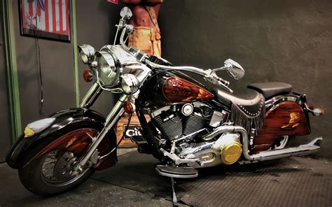 2000 Indian® Motorcycle Chief (Gilroy 1of 1 Black/flame), Reseda ...