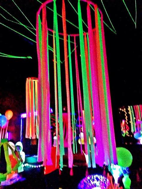 Idea interesante: decoración para cumpleaños en colores neon | Fiesta neón, Cumpleaños de neón ...