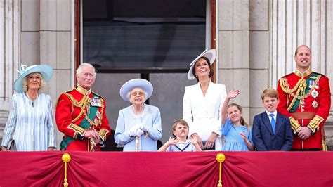 Beim Jubiläum der Queen: Die Royals posieren auf dem Balkon!