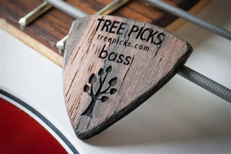 The Bass Debate: Pick vs Fingers – No Treble