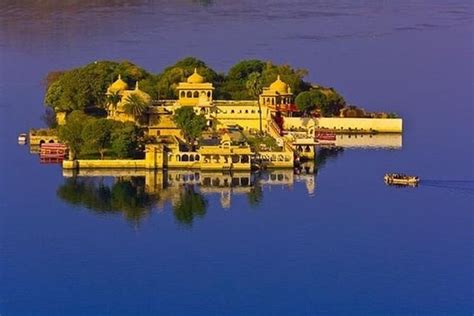 Udaipur Sightseeing Tour with Jagmandir and City Palace 2024