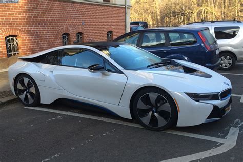 Crystal White BMW i8 Spotted in Leipzig - autoevolution