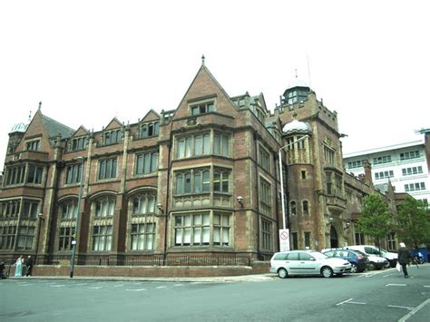 Medical School, Thoresby Place, Leeds © Stanley Walker cc-by-sa/2.0 ...