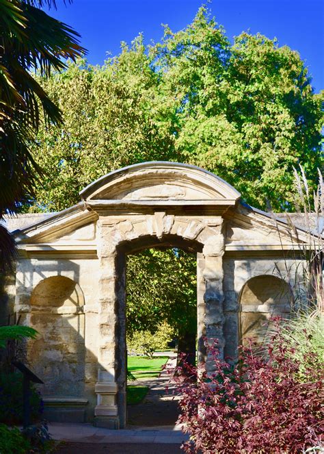 University of Oxford Botanic Garden, gate to the Walled Garden | Oxford botanic garden ...