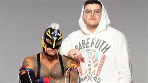 Rey Mysterio poses for a rare photo without his mask