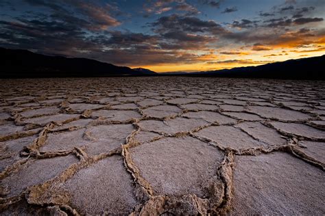 Five years ago... Badwater Basin, Death Valley, CA [oc] [5854 x 3907] : r/EarthPorn