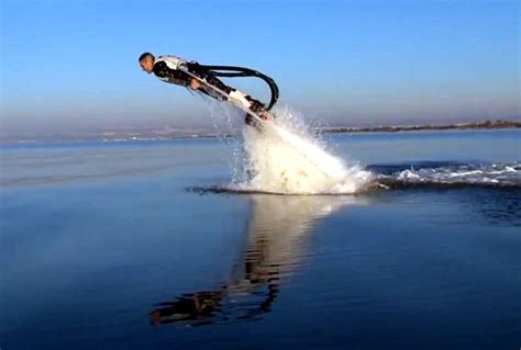 Tecnoholic: Flyboard, un jetpack acuático!