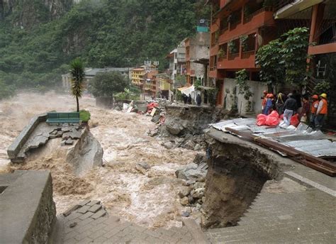 Resultado de imagen para huaycos en peru | El nino, House styles, Places