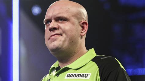 Michael van Gerwen set for surgery to fix carpal tunnel syndrome in throwing arm | Flipboard