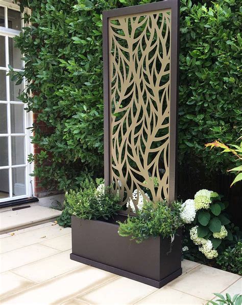 Garden screen - London. | Vertical garden design, Garden privacy screen ...