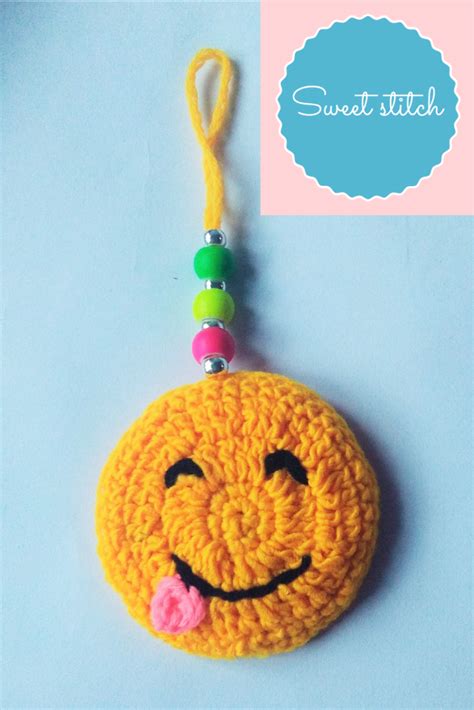 How to Crochet Emoji Smiley Face | Yarn diy, Make emoji, Crochet