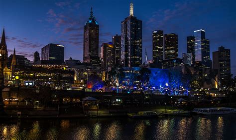 Melbourne by night | Melbourne skyline, Australia wallpaper, Melbourne