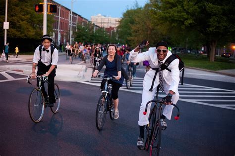 Bike Party -- a fresh new way to take back the streets | Grist