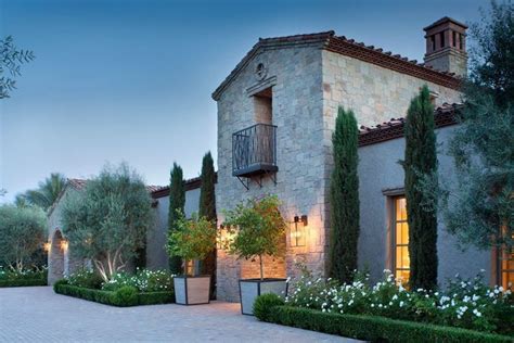 Italian Mediterranean Homes Mediterranean Decor | Tuscan house ...