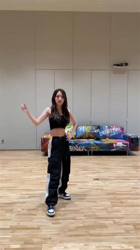 lesserafim sakura chaewon eunchae yunjin kazuha abs workout tiktok update 221013 | Shoulder ...