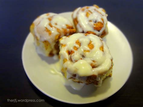 Homemade cinnamon rolls with cream cheese frosting | Cinnamon rolls ...