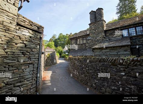 Lake district stone cottage hi-res stock photography and images - Alamy