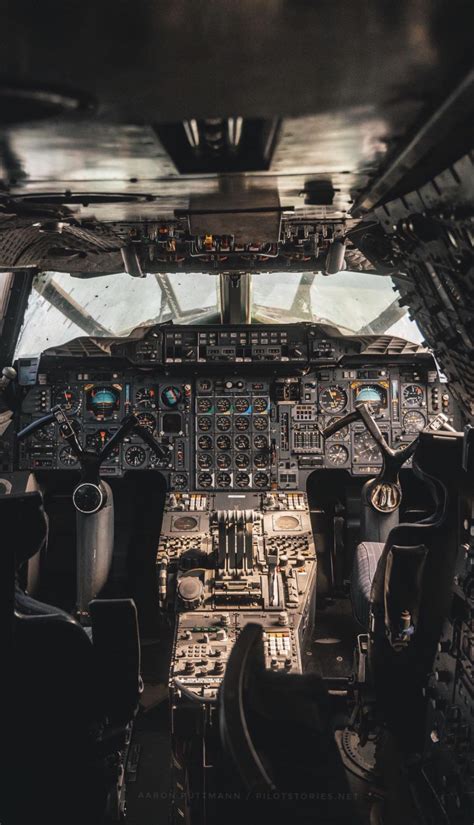 militaryplane_cockpit