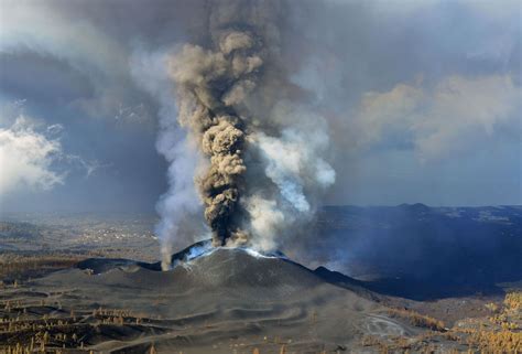 Eruption in the Canary Islands Is Likely Its Largest in Centuries ...