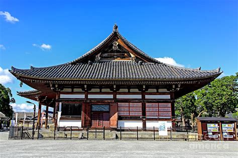 Toji Temple Photograph by Edita De Lima - Fine Art America