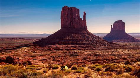 Monument Valley, West and East Mitten Buttes - backiee