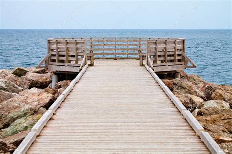 Long Wooden Dock with Observatory and View of the Ocean — Stock Photo © aetb #34920485